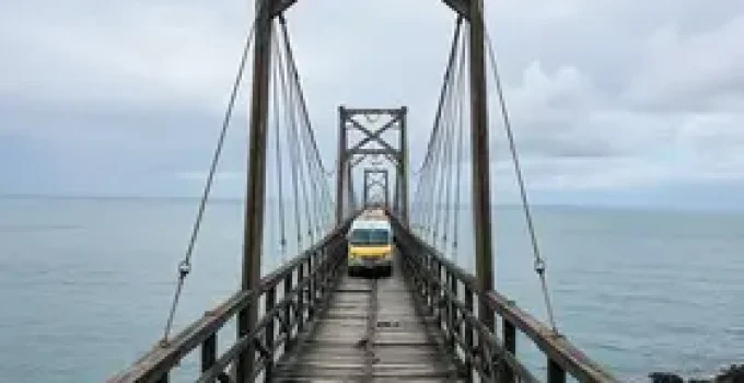 ponte de madeira em más condições