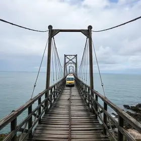 ponte de madeira em más condições